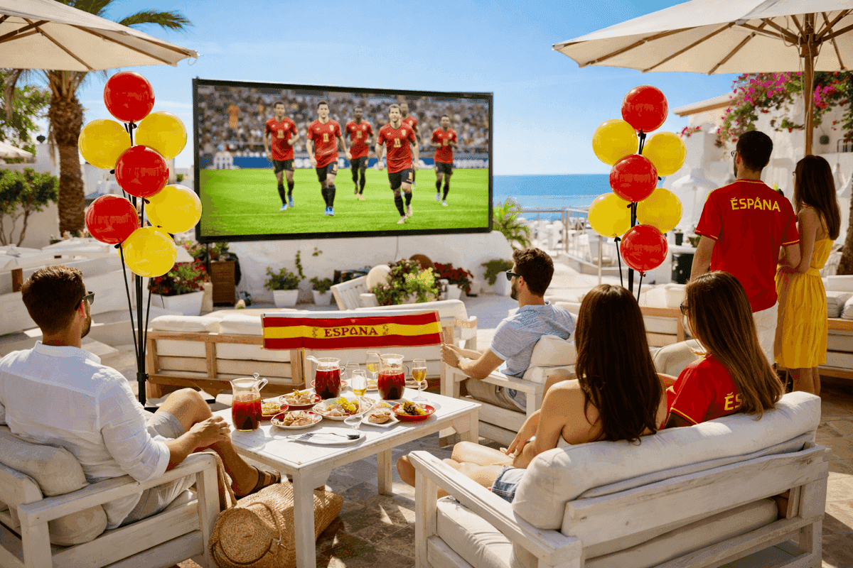 Ballondecoratie op zonnig terras tijdens voetbalevent