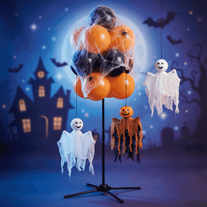 PilaMania boomtros gedecoreerd voor Halloween met hangende witte spookjes van gaas, oranje pompoen-spook en spinnenwebben — kindvriendelijke herbruikbare Halloween ballondecoratie