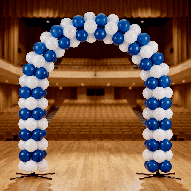 Ballonnenboog in schoolkleuren als fotowand bij diploma-uitreiking